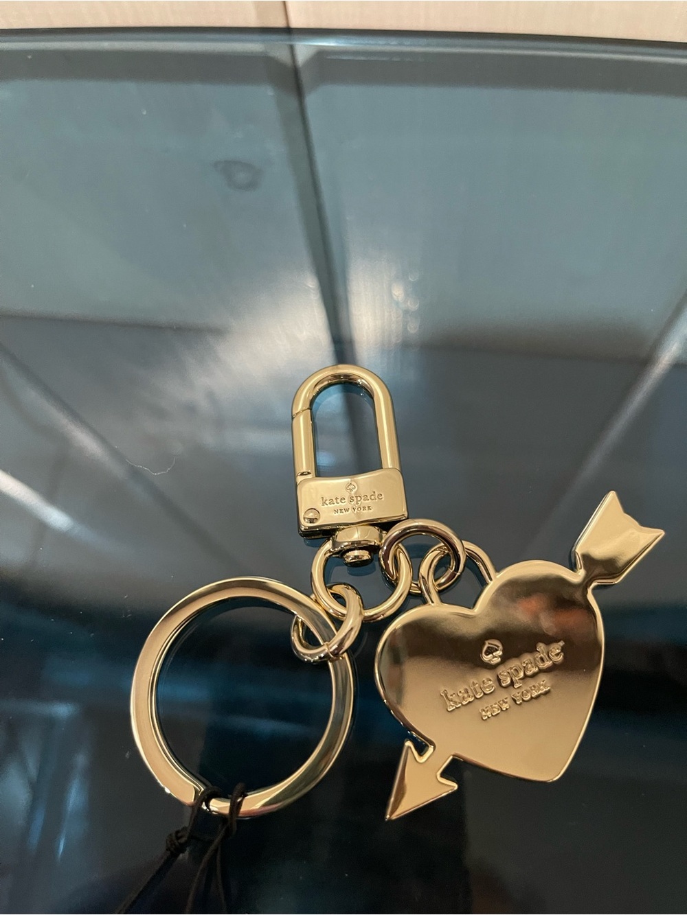 $129 Kate Spade ♠️ Love Shack Bag Charm Gold-Tone Red Heart Arrow Key Ring NWT - Picture 5 of 8